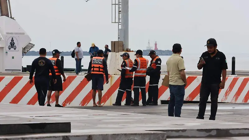 Dos personas mueren tras caer con auto al mar en el malecón de Veracruz